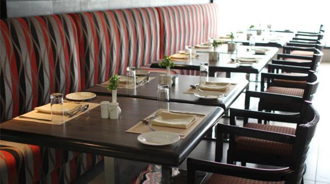 Savoy Suites Manesar Гургаон Экстерьер фото