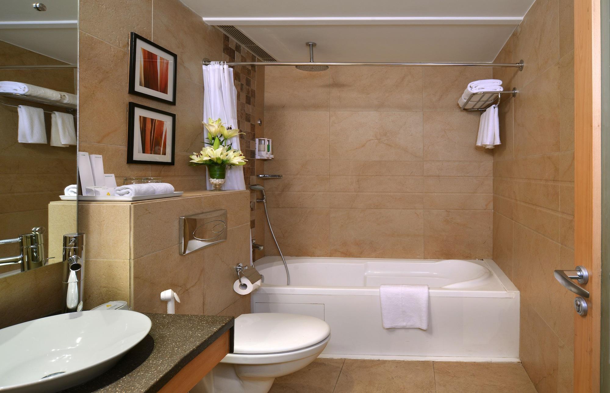 Savoy Suites Manesar Гургаон Экстерьер фото