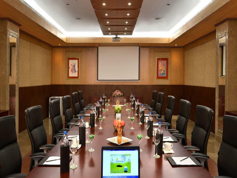 Savoy Suites Manesar Гургаон Экстерьер фото