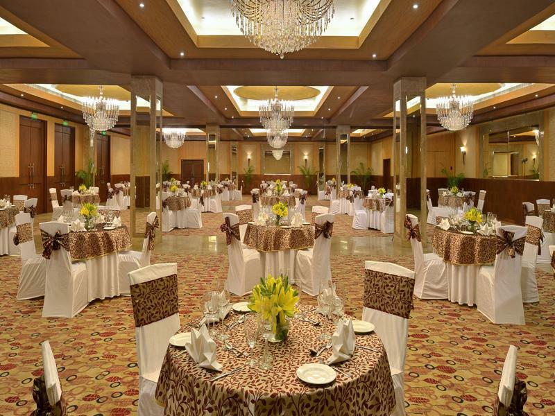 Savoy Suites Manesar Гургаон Экстерьер фото